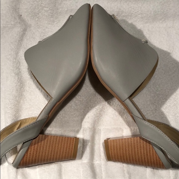 Women’s Elegant Peep-toe Sandals - Picture 2 of 3